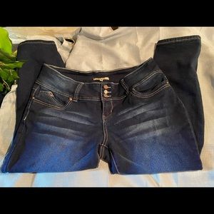 Ymi wanna betta butt capris NWOT